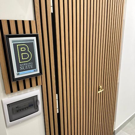 Barbaro Suite & Apartment Наполи Екстериор снимка