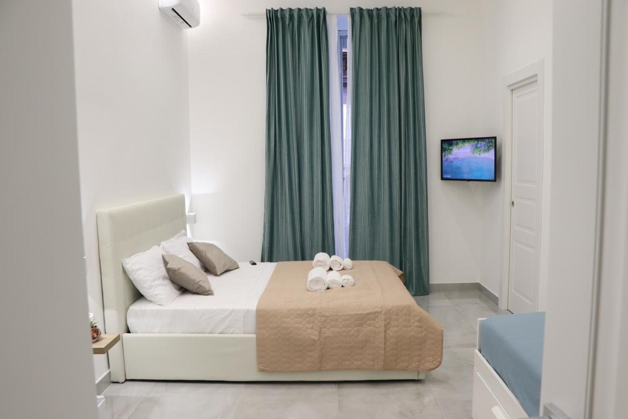 Barbaro Suite & Apartment Наполи Екстериор снимка