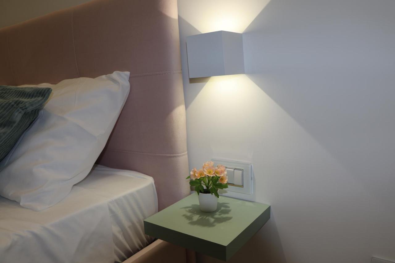Barbaro Suite & Apartment Наполи Екстериор снимка