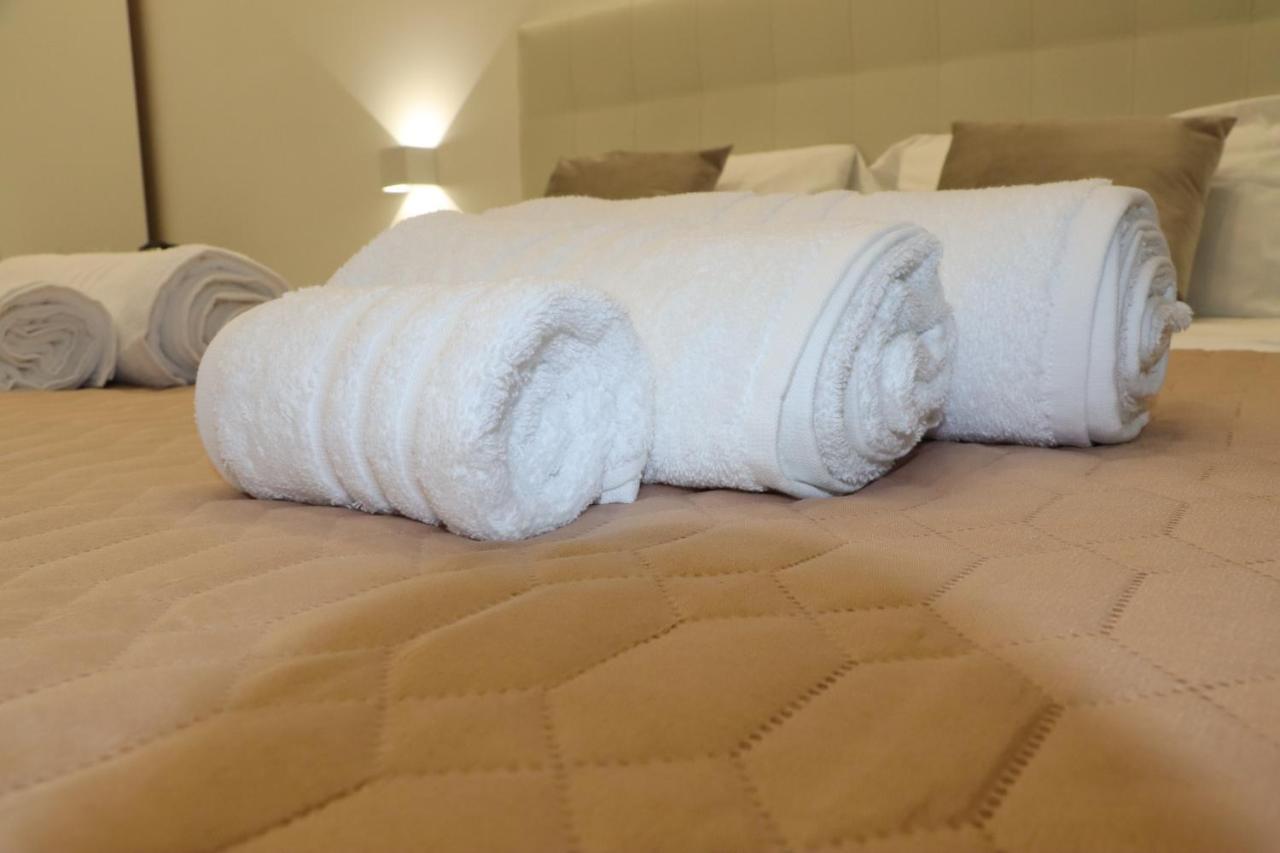 Barbaro Suite & Apartment Наполи Екстериор снимка