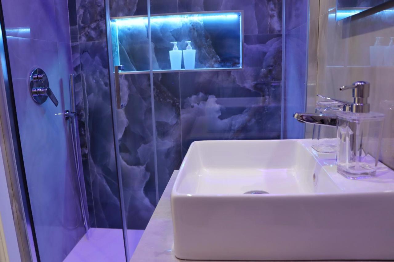 Barbaro Suite & Apartment Наполи Екстериор снимка