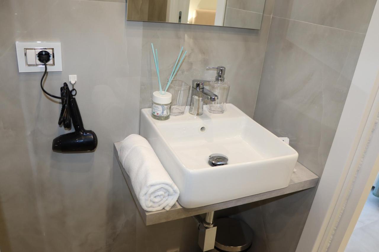Barbaro Suite & Apartment Наполи Екстериор снимка
