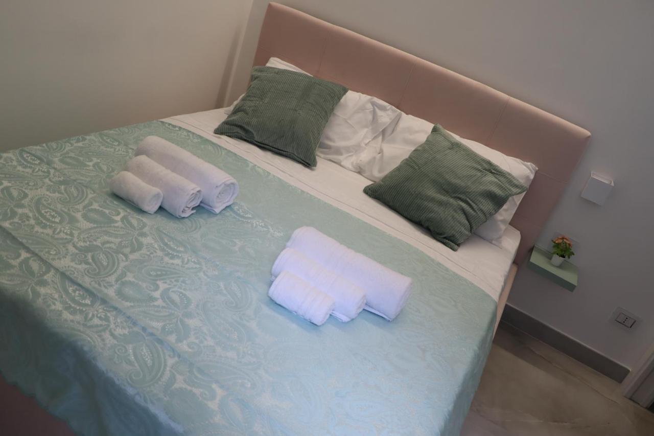 Barbaro Suite & Apartment Наполи Екстериор снимка