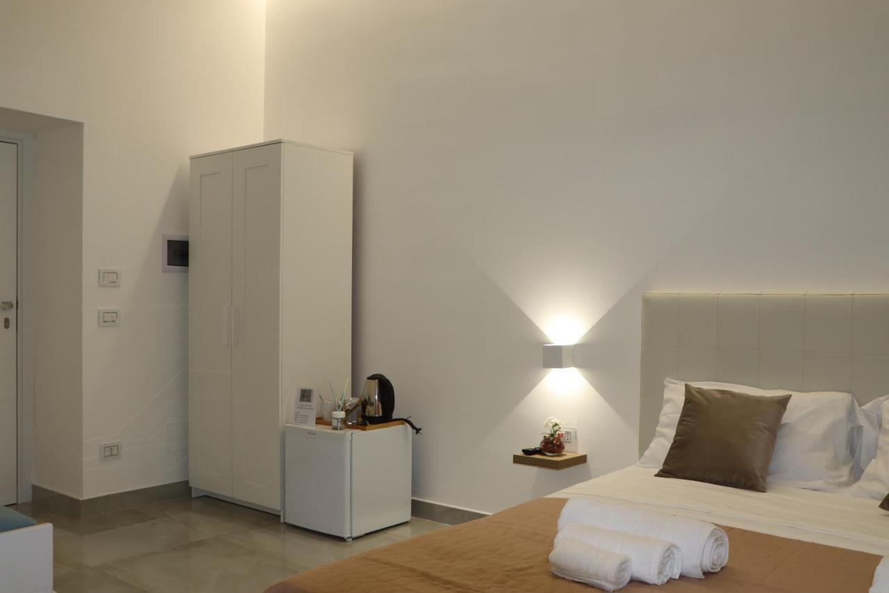 Barbaro Suite & Apartment Наполи Екстериор снимка