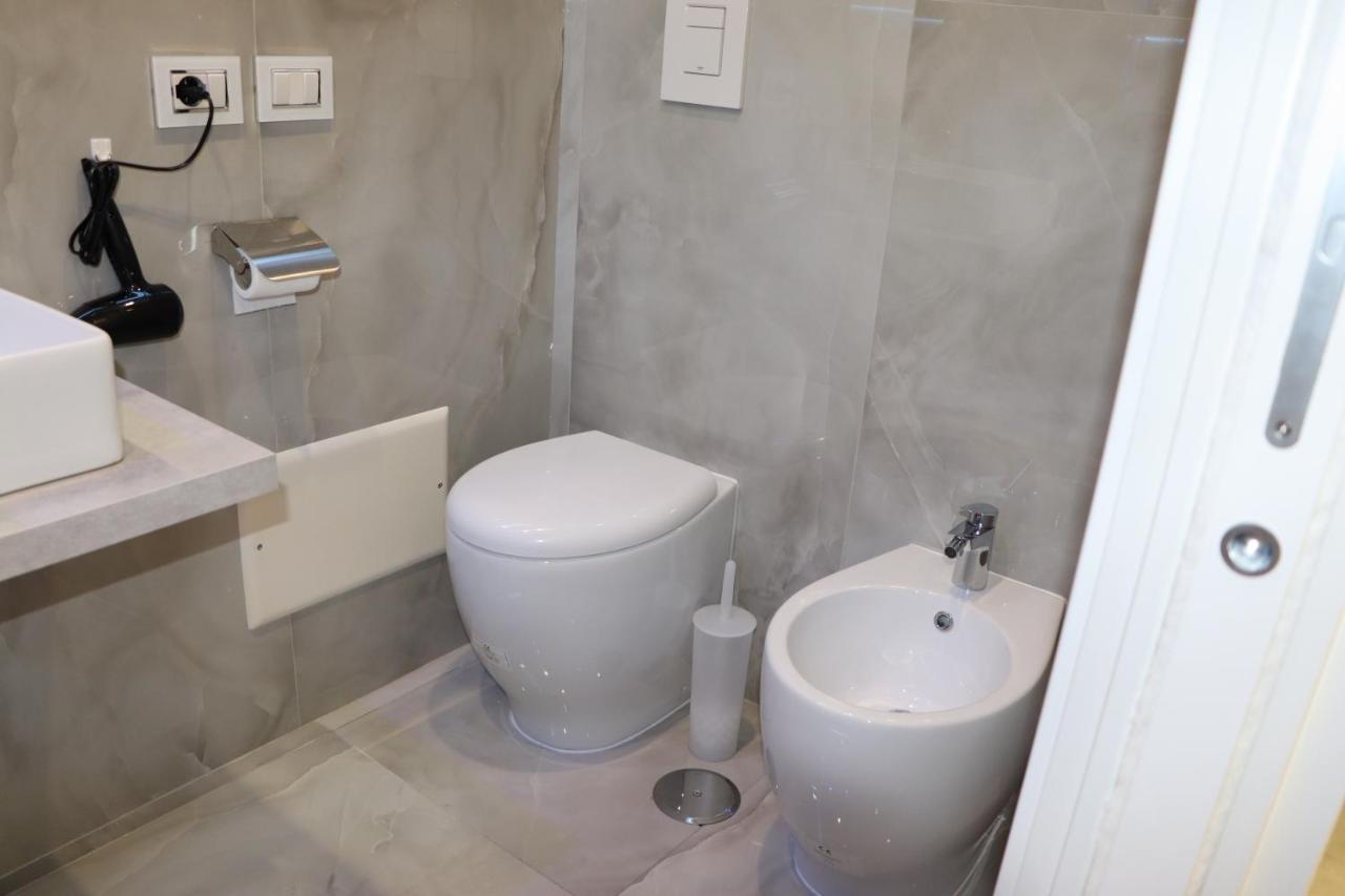Barbaro Suite & Apartment Наполи Екстериор снимка
