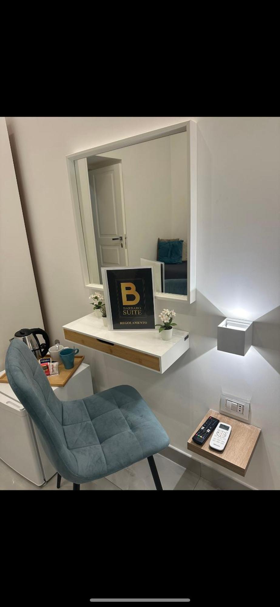 Barbaro Suite & Apartment Наполи Екстериор снимка