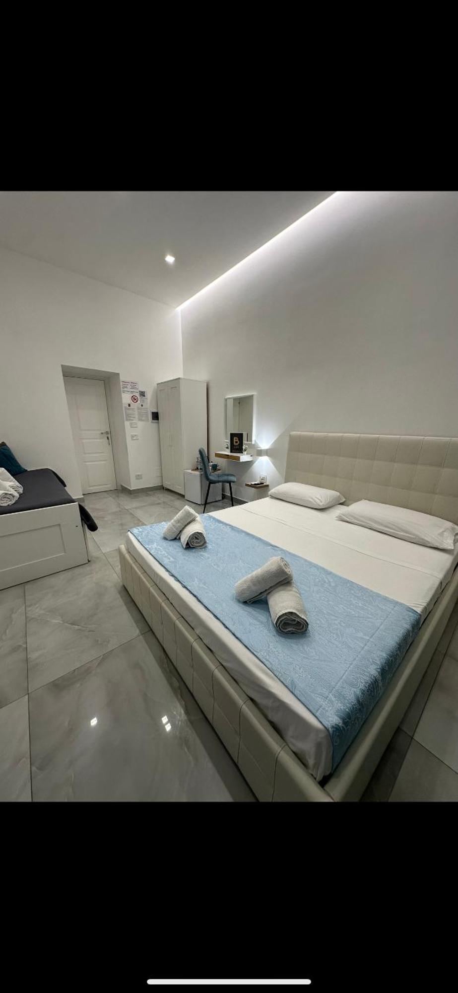 Barbaro Suite & Apartment Наполи Екстериор снимка