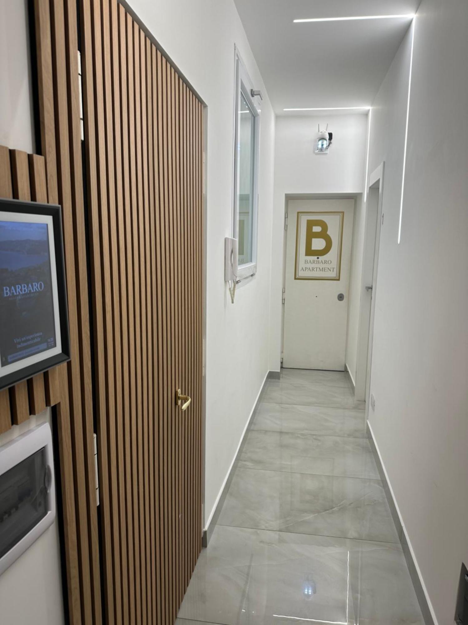 Barbaro Suite & Apartment Наполи Екстериор снимка