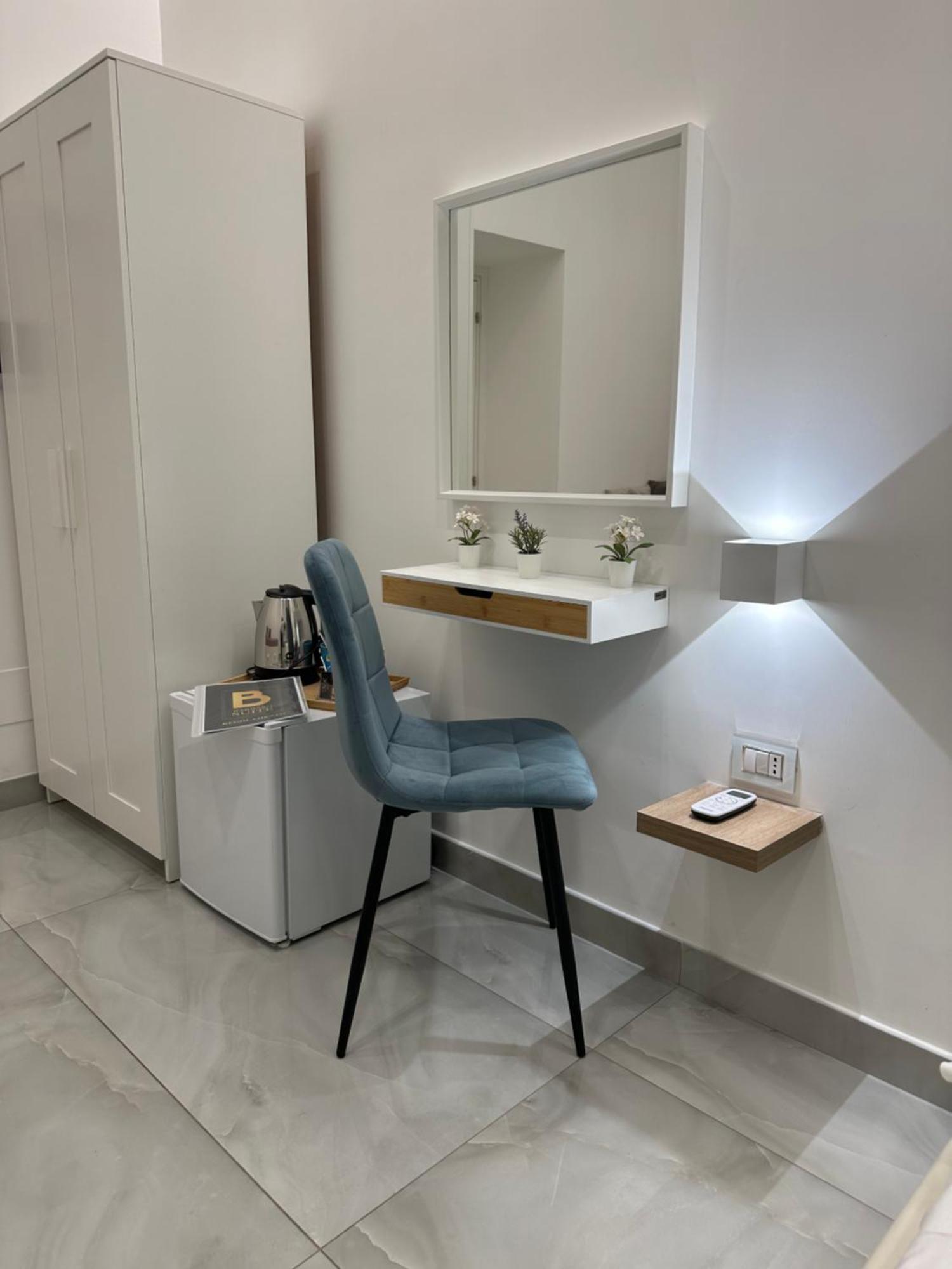 Barbaro Suite & Apartment Наполи Екстериор снимка